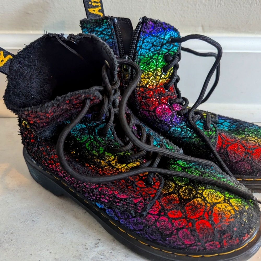 Dr. Martens, rainbow, youth 3